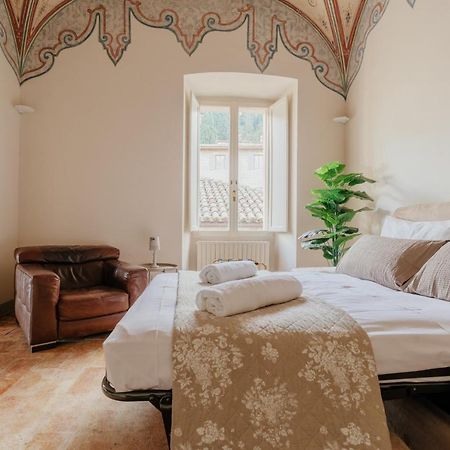 Sotto Gli Affreschi Del 1800 Con Colazione Inclusa Assise Extérieur photo