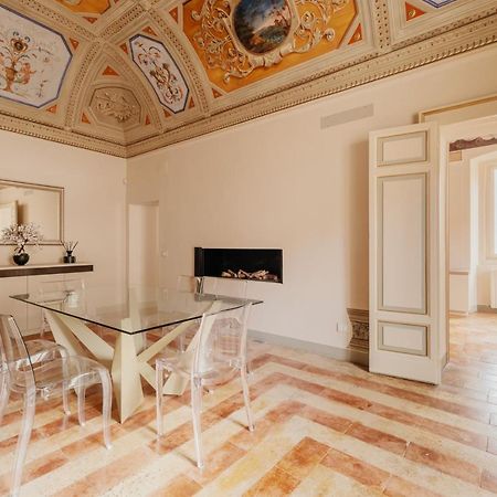Sotto Gli Affreschi Del 1800 Con Colazione Inclusa Assise Extérieur photo