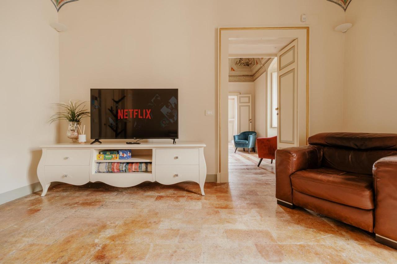 Sotto Gli Affreschi Del 1800 Con Colazione Inclusa Assise Extérieur photo
