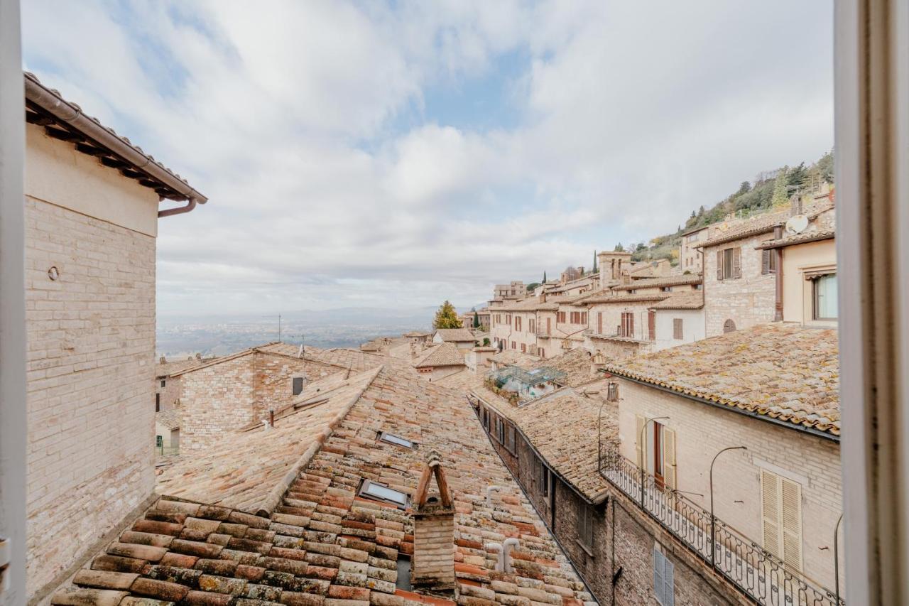 Sotto Gli Affreschi Del 1800 Con Colazione Inclusa Assise Extérieur photo